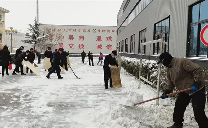 最美不止下雪天，還有這些“掃雪人”.jpg